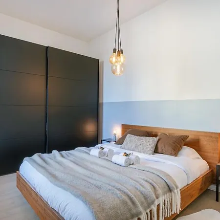 House With Large And Sunny Terrace Holiday home