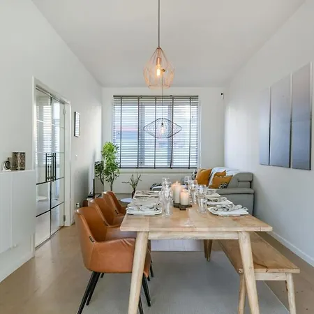 House With Large And Sunny Terrace *